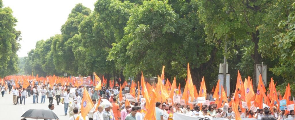 Bangladeshi hindu ; बांग्लादेश में हिन्दुओं पर हो रहे अत्याचार के विरोध भारत में रोष, प्रदर्शन 4 WhatsApp Image 2024 08 16 at 7.39.51 PM