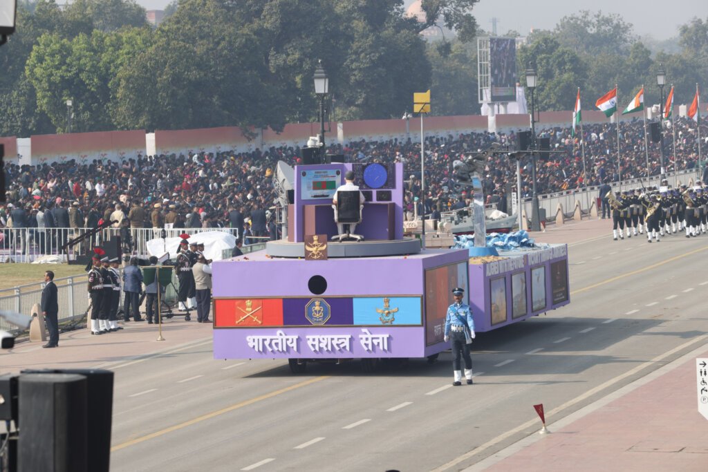 Republic Day : आत्मनिर्भर भारत, स्वदेशी और नारी शक्ति का अद्भुत प्रदर्शन 13 H20250123175814